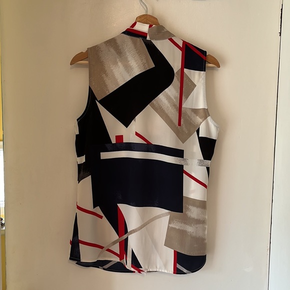 Le Chateau Sleeveless Geometric Top - Picture 2 of 6